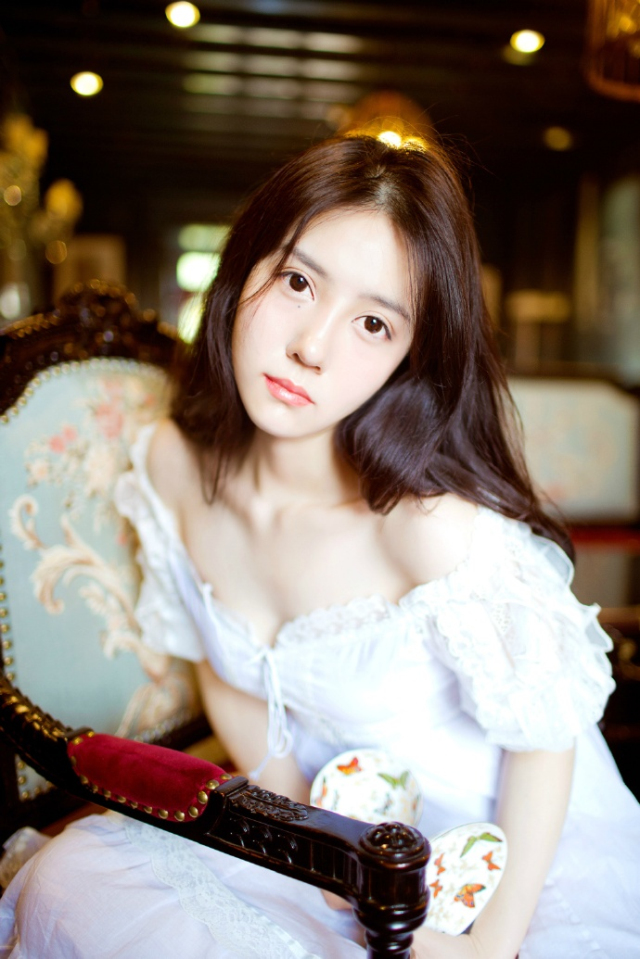 我们为什么需要美女，可能她们改变你的生活习性，让人感这个世界充满期待，虽然当你觉得期待的东西就要得到的时候，她们马上去普度众生，让其他人觉得生活充满期待。——韩寒《像少年啦飞驰》
